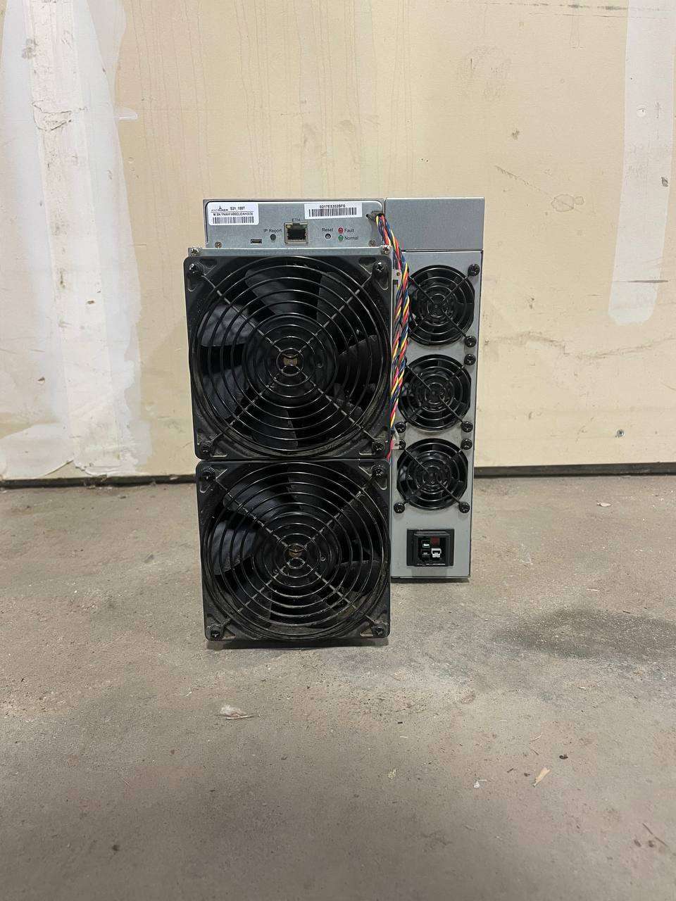 US Stock - Used Bitmain Antminer S21 200Th/s 3550W - BTC/BCH/BSV Miner | EndlessMining